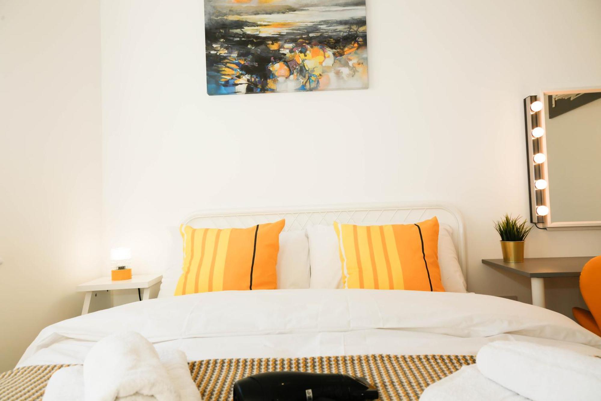Luxury Rooms In Camden Town Near Shops, Cafes, Bars & Metro With Shared Bathrooms Лондон Екстер'єр фото